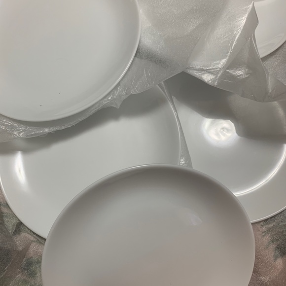 Crate & Barrel 7” dessert, salad or bread plate 12pc used 2x in new condition - Picture 3 of 3